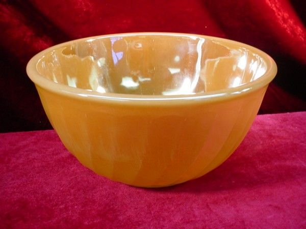 Vintage 1950s FIRE KING PEACH LUSTRE Swirl MIXING BOWL Beautiful 