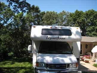 2007 Coachmen Leprechaun 32ft Class C Motorhome, 2 Slide Outs 