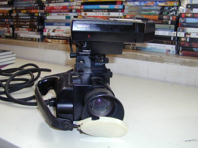 VIDEO CAMERA VINTAGE SONY BETAMAX TRINICON HVC 2000P  