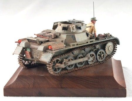 Built 135 German Panzer II DAK Africa with Figure Dragon  