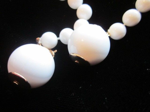 Sarah Coventry Signed Vintage White Beaded Necklace Lariat Sara Cov 