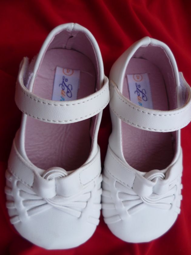 WHITE TODDLER FLAT SHOES LUNA SIZE 4 6  