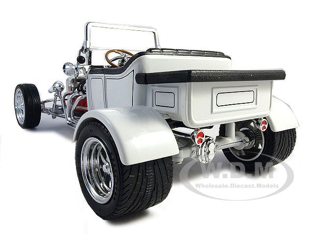 1923 FORD T BUCKET ROADSTER WHITE 118 DIECAST MODEL  