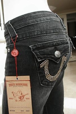 NWT True Religion WMS Becky stud jeans Short Fuse Med.  