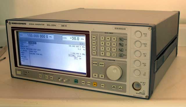 ROHDE & SCHWARZ SMIQ03B Vector Signal Generator w/Man.  