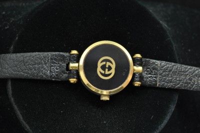 VINTAGE LADIES GUCCI QUARTZ WRISTWATCH KEEPING TIME  