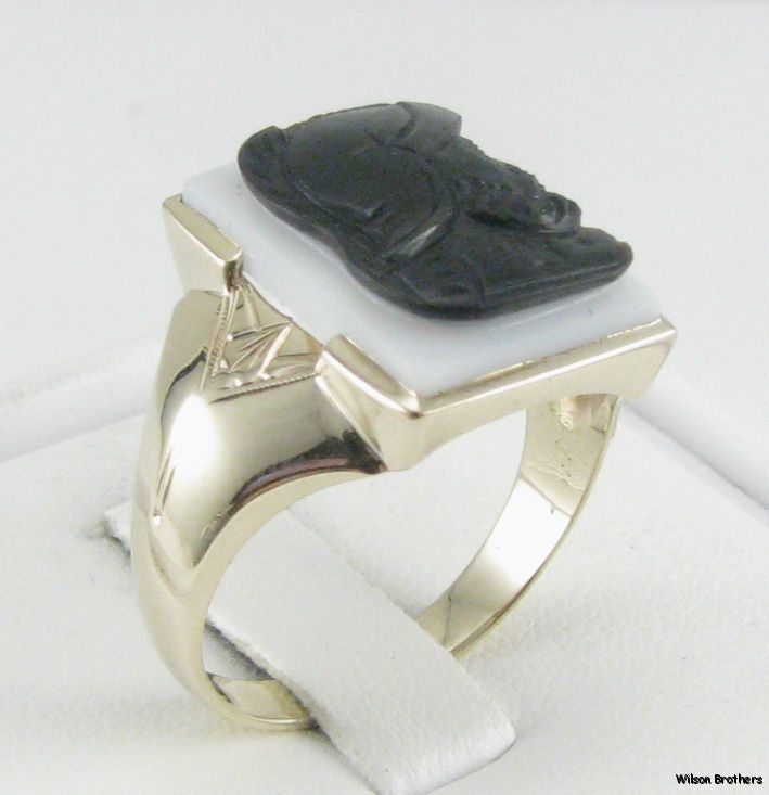 Warrior Cameo Style Mens Banded Agate Ring   10k Solid Gold VIntage 