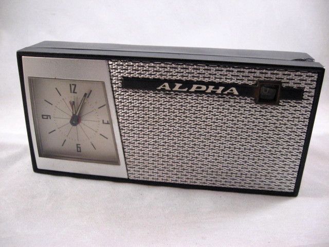 VINTAGE TRANSISTOR RADIO   ALPHA CLOCK RADIO  