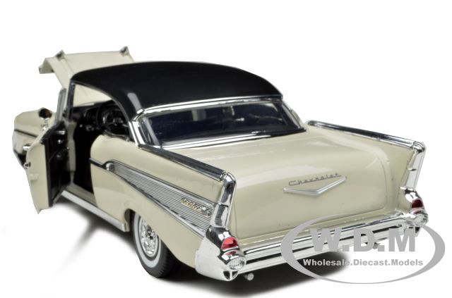 1957 CHEVROLET BEL AIR CREAM 118 DIECAST MODEL CAR BY MOTORMAX 73180 