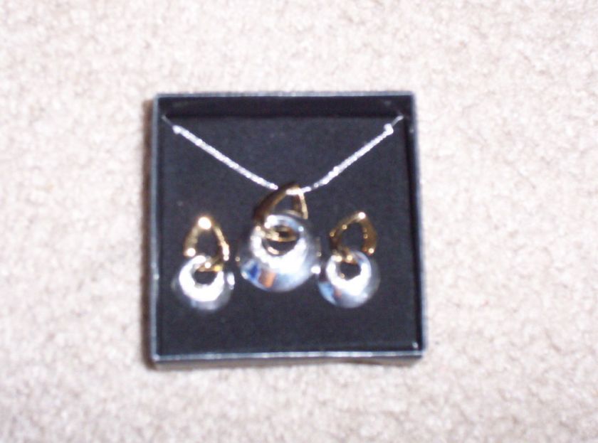 AVON JEWELRY TWO TONE CIRCLE NECKLACE GIFT SET  