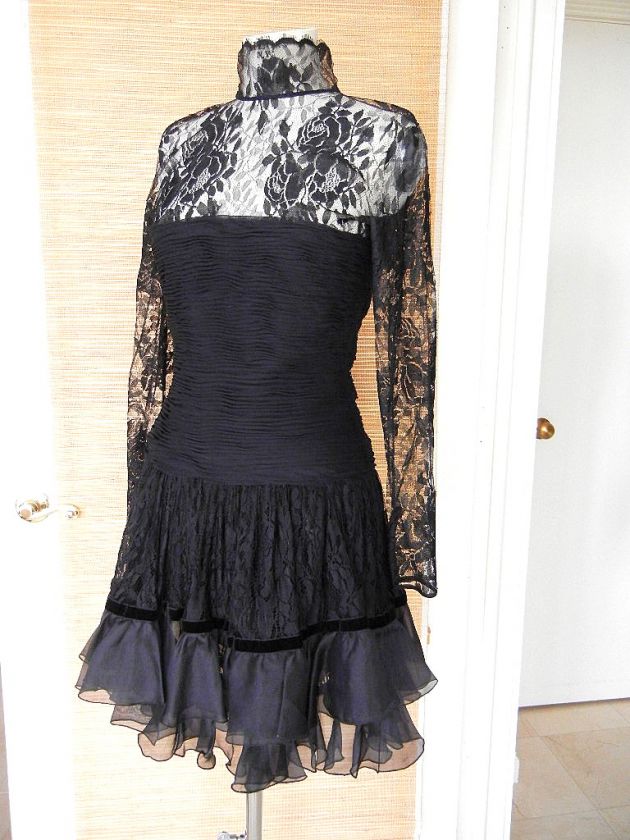 VALENTINO Dress vintage 6 gorgeous dtls lace rouching  