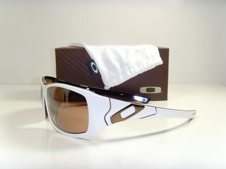 NEW OAKLEY Sideways White w/VR28 Black Iridium 05 992  