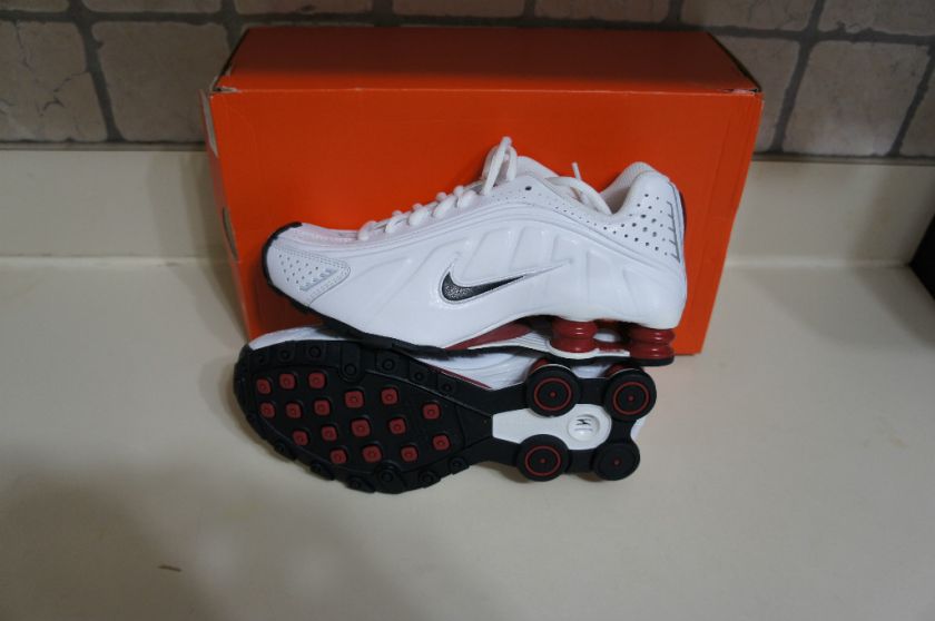 NEW NIKE WMNS SHOX R4 SZ 5 Y/WMNS SZ 6.5  