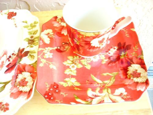 NWT 222 FIFTH LUTECE / FLEUR ROUGE PATTERN SALAD PLATES  