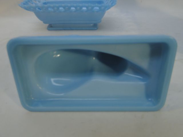 VINTAGE WESTMORELAND ART GLASS CAT on NEST COVERED DISH BLUE  