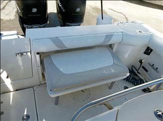 2007 Boston Whaler 270 Outrage, Twin 225 Mecury Verados with Low Hours 