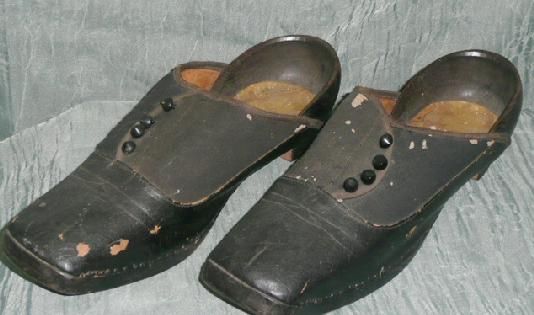 ANTIQUE LATE 18TH C. EARLY 19TH C. MENS CLOGS SHOES OVERSHOES ? MUSEUM 