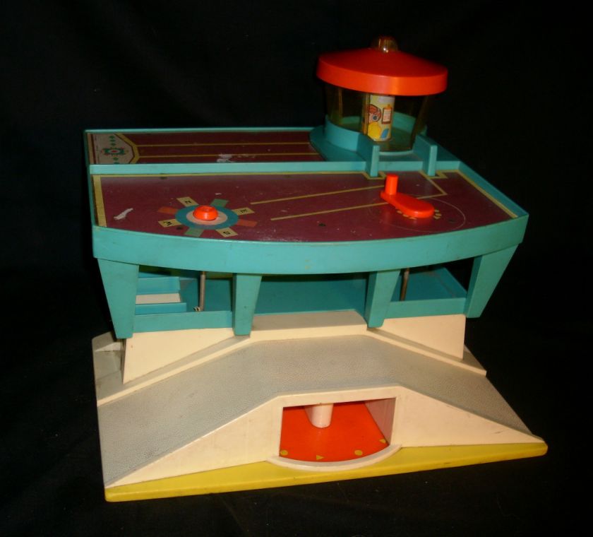 FISHER PRICE VINTAGE LITTLE PEOPLE AIRPORT 1972 PLAY SET KIDS OLD RARE 