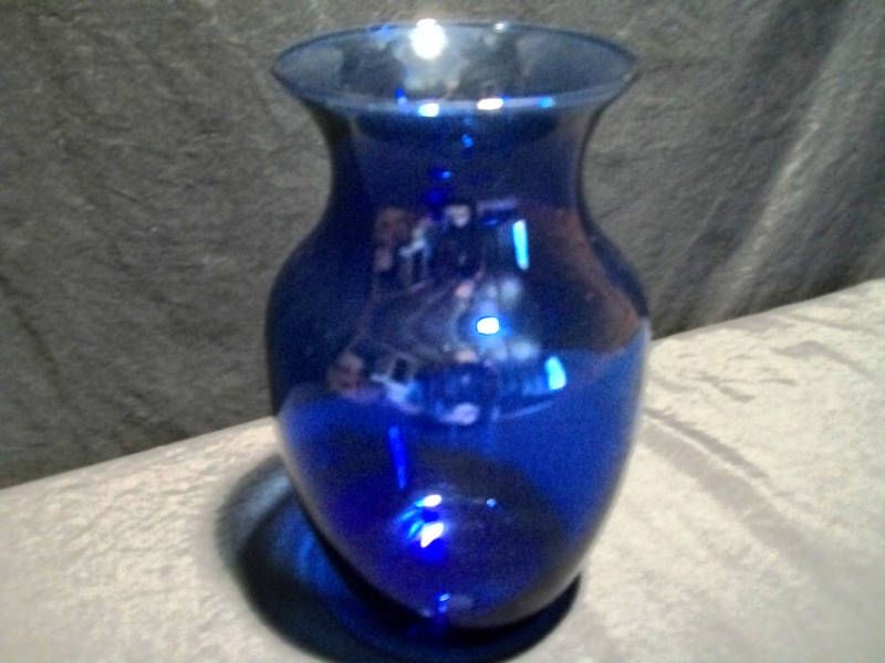 BLUE GLASS FLOWER VASE  