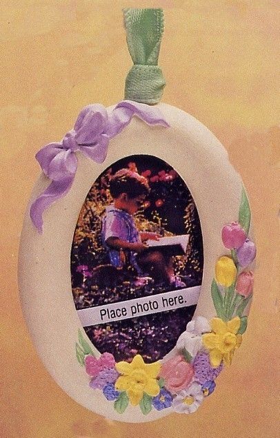 Hallmark 1993 Beautiful Memories Photo Easter ORNAMENT  