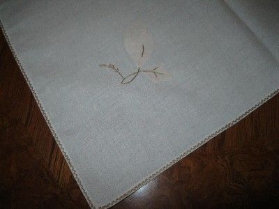 VINTAGE SQUARE OFF WHITE LINEN APPLIQUE TABLE RUNNER TABLECLOTH 32X34 