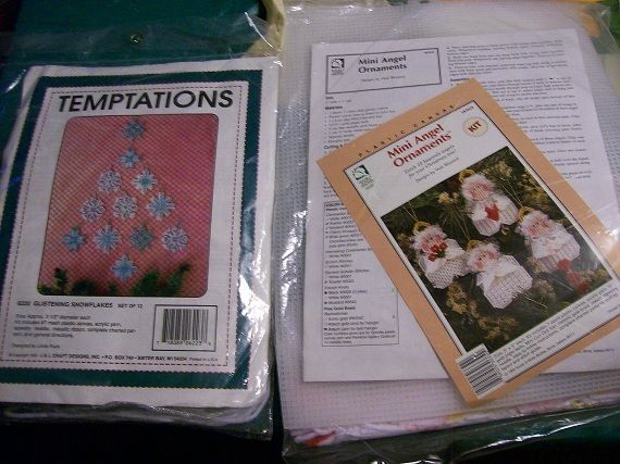 Needlepoint plastic Canvas Kits Mini Angel & Glistening Snowflakes 