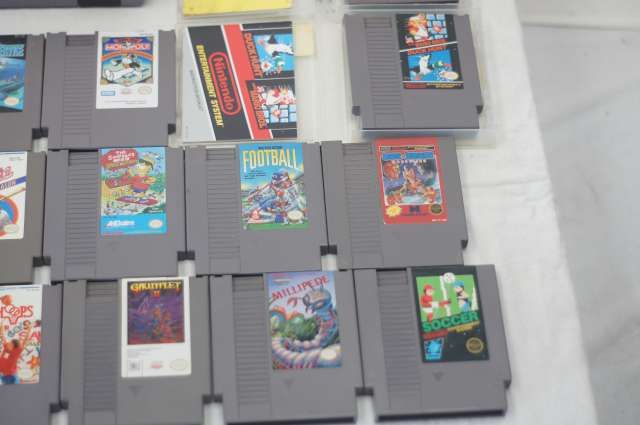 Nintendo NES Entertainment System Bundle Control Deck + 27 Games 